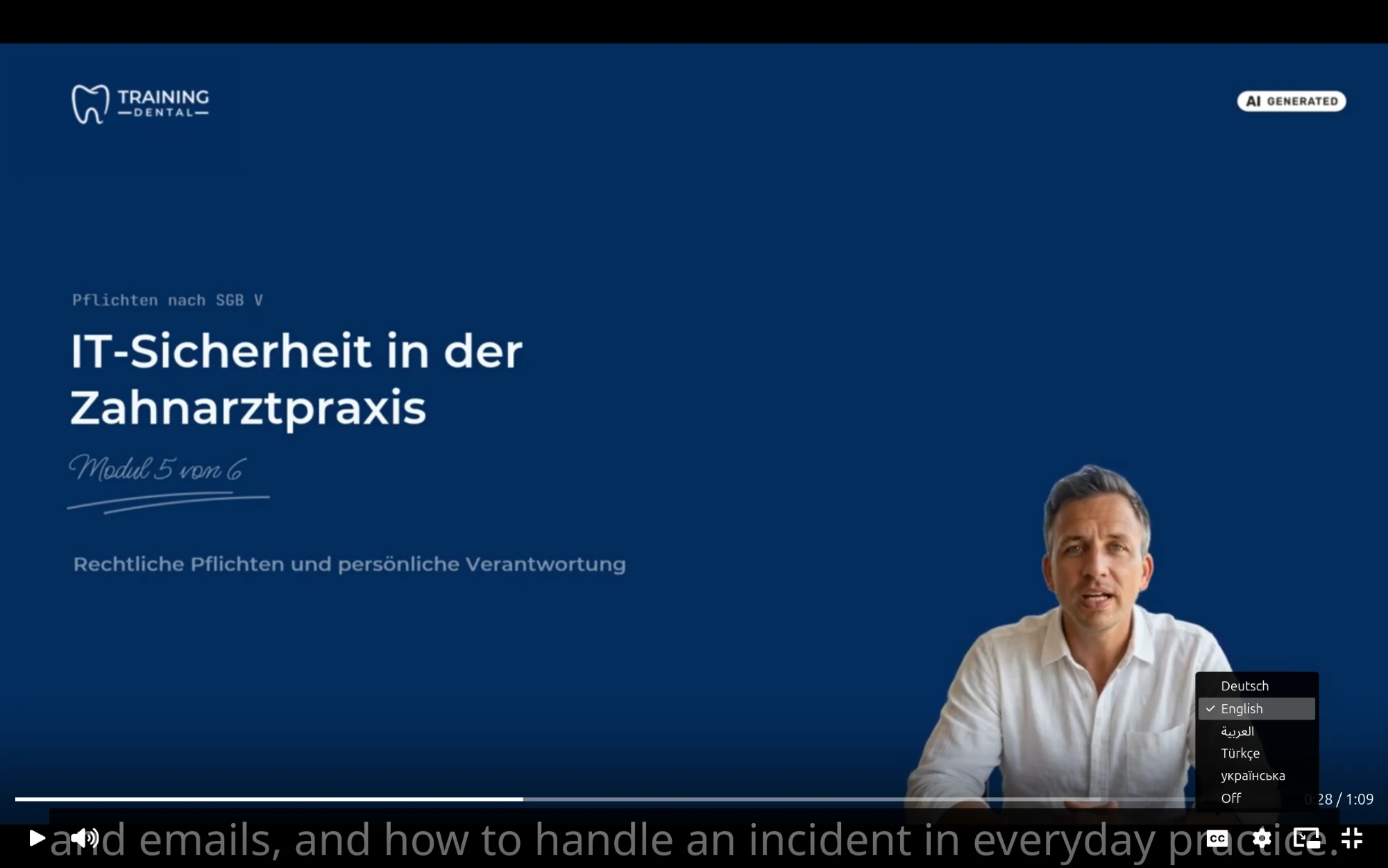 Standbild aus einer Fortbildung zur IT-Sicherheit in der Zahnarztpraxis: der Sprecher erklärt die Folie, darunter läuft der Untertitel auf Englisch, daneben ist die Untertitelauswahl mit Deutsch, Englisch, Arabisch, Türkisch und Ukrainisch geöffnet.
